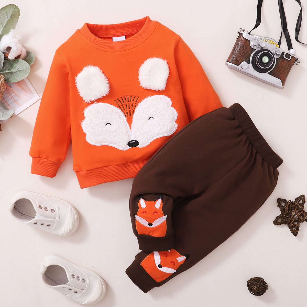 Spring and autumn new children's baby fox embroidered suit a generation of hair