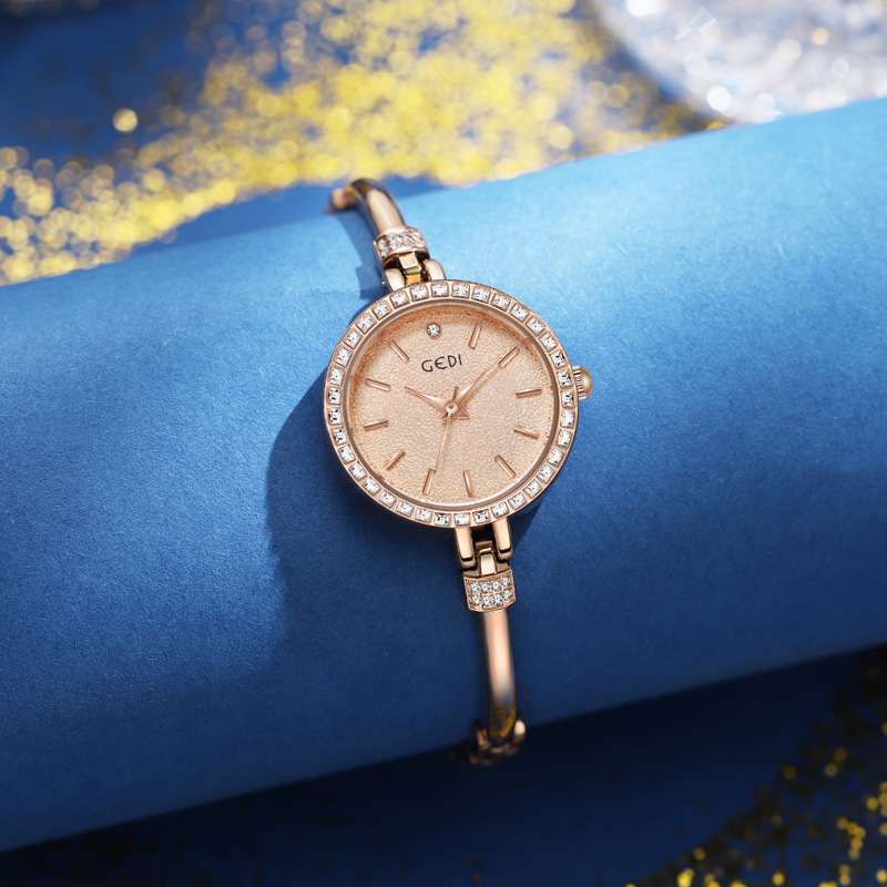 歌迪2024小巧灵动半镯腕表优雅女士时尚水钻学生通勤浪漫石英表