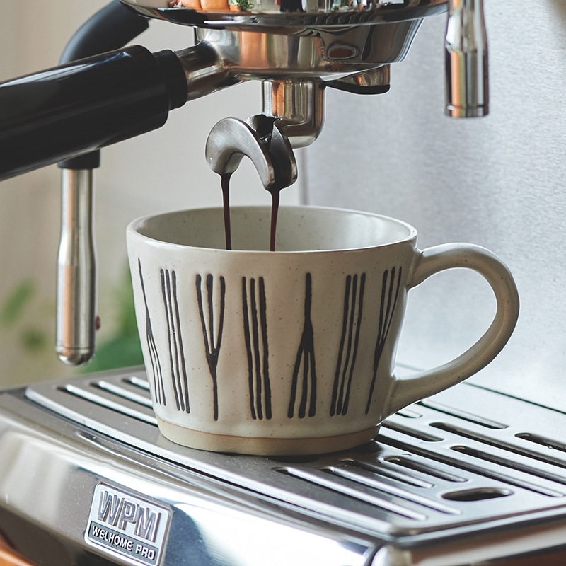 卸売り店の月の日本式の粗い陶のコーヒーの杯の事務室のマークの杯のコップの女子学生の高い顔の値の陶磁器のコップ|undefined