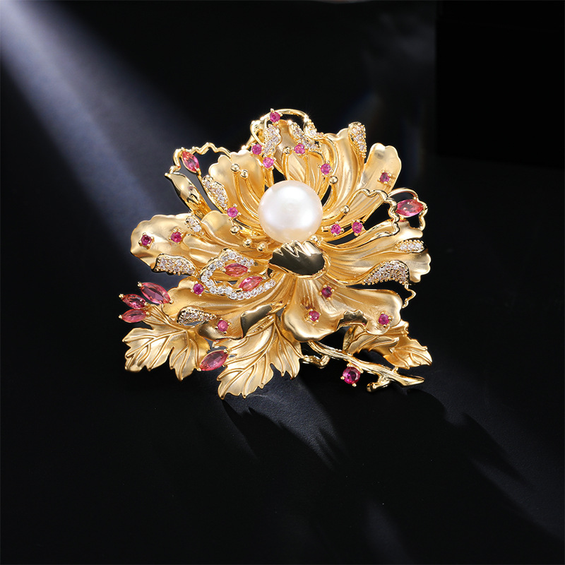 Broche pivoine luxueuse avec perle d'eau douce accessoire élégant_voghion.com