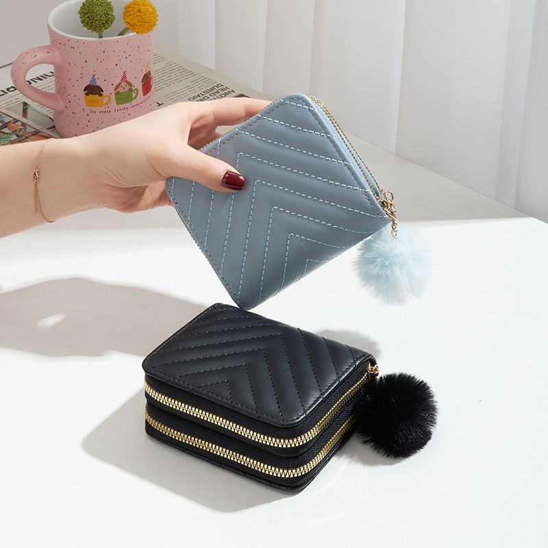 Cartera corta de doble cremallera 2025 bolsas bordadas en forma de V calientes bolsas de pelo bolsas simples bolsas de mano de doble capa cartera