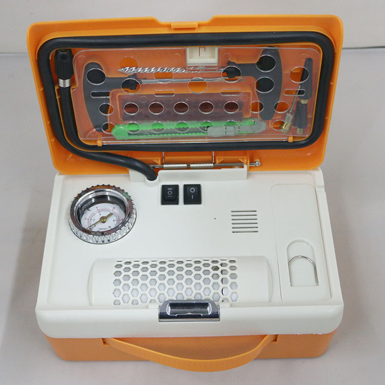 10258803628_1917658879