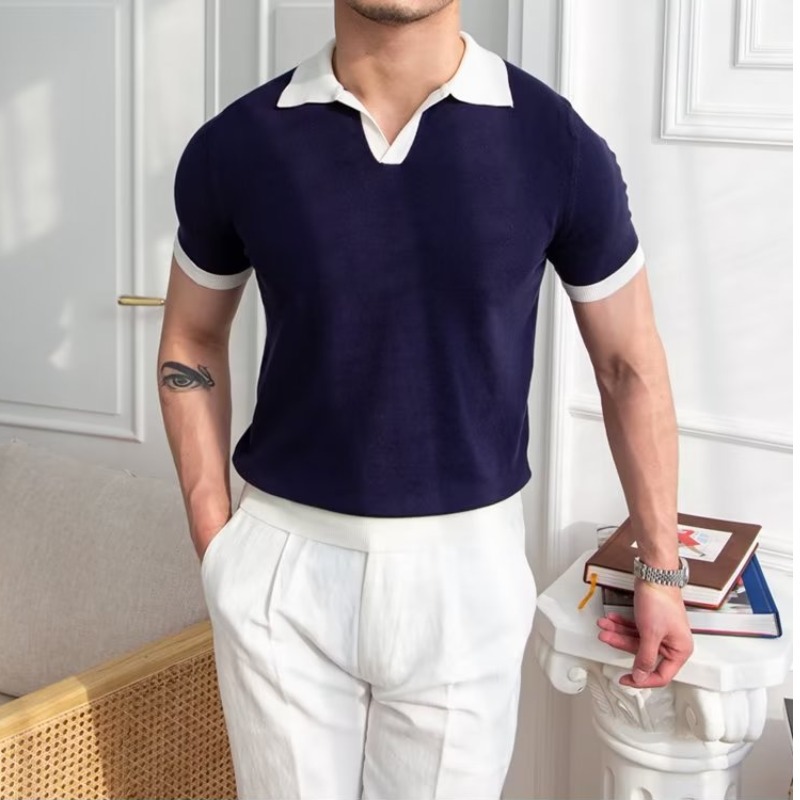 Polo de manga corta de color sólido, estilo japonés informal y moderno, nuevo estándar para hombre, moda juvenil y popular para el verano 2025.
