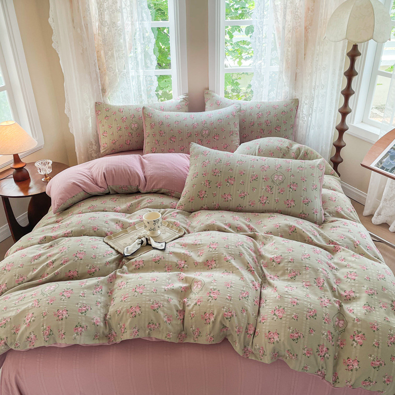 Personalizado en fábrica, sábanas de algodón de algodón de clase A, juego de cuatro piezas, cama de dormitorio de estudiantes floral, juego de tres piezas, funda de edredón, sábana
