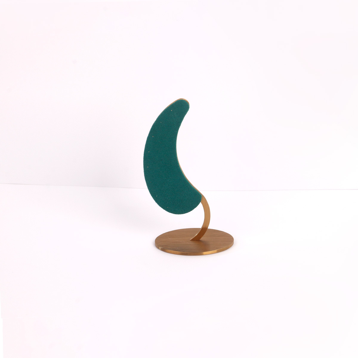 �������չʾ�ܶ��������������ɼܳ��м���Ʒ�ڼ��鱦չʾ����