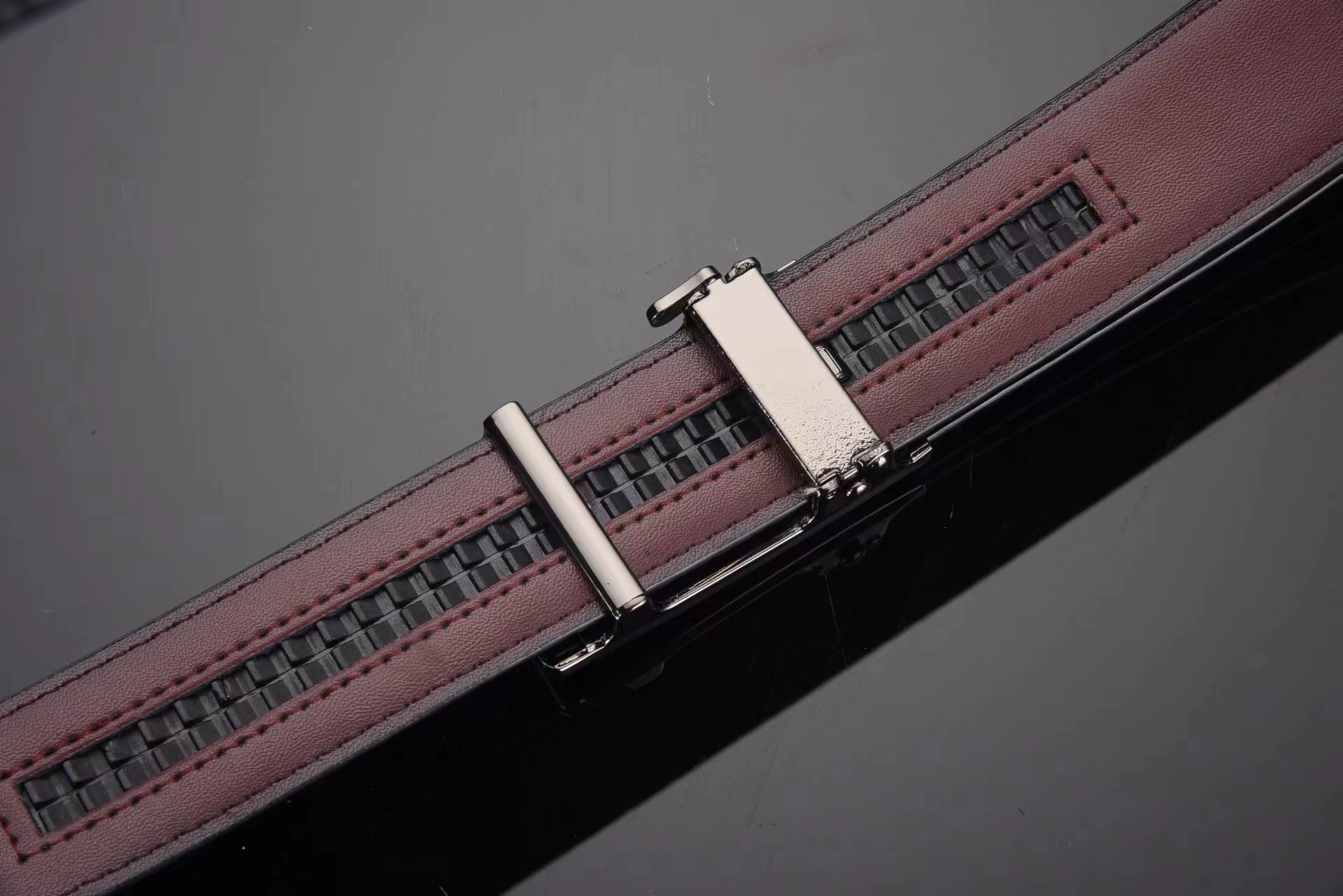 Neuer Herrenledergürtel Bizonleder echtes Leder automatische Schnalle Gürtel Legierungsschnalle Geschäft komfortabel autoritär Mode formale Kleidung