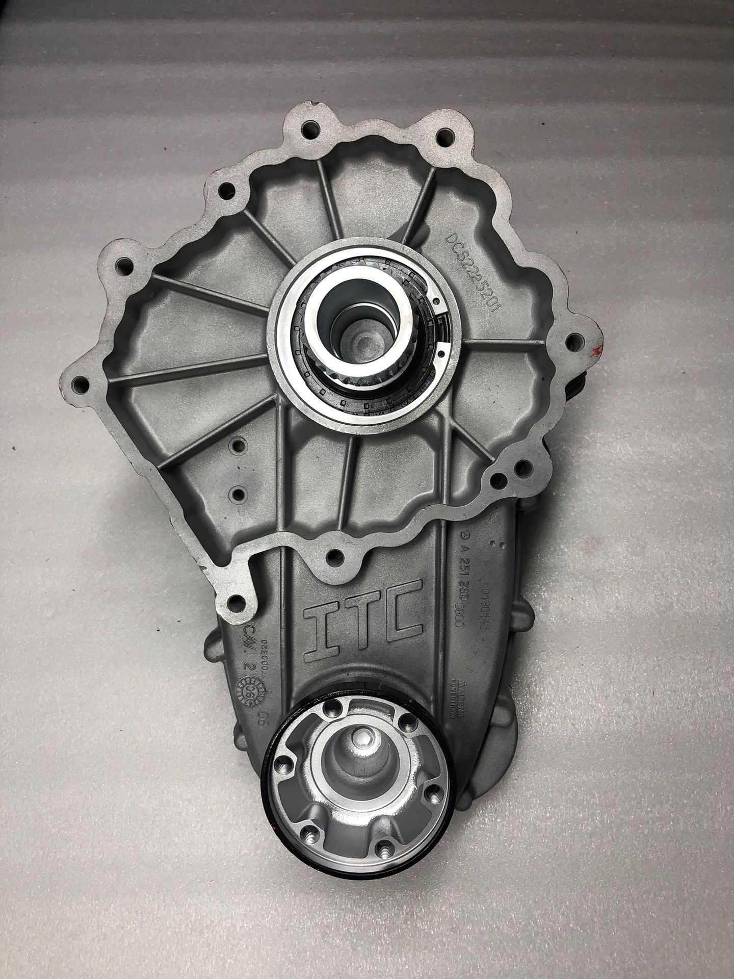 Jeep Grand Cherokee WK2, Dodge Durango: single-speed transfer case assembly for 3.6L and 5.7L engines