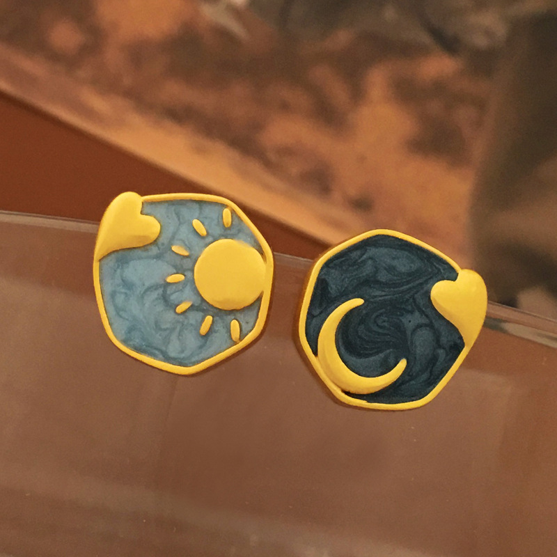 1 Paar Einfacher Stil Strassenmode Sonne Mond Herzform Asymmetrisch Emaille Überzug Kupfer Vergoldet Ohrstecker display picture 3