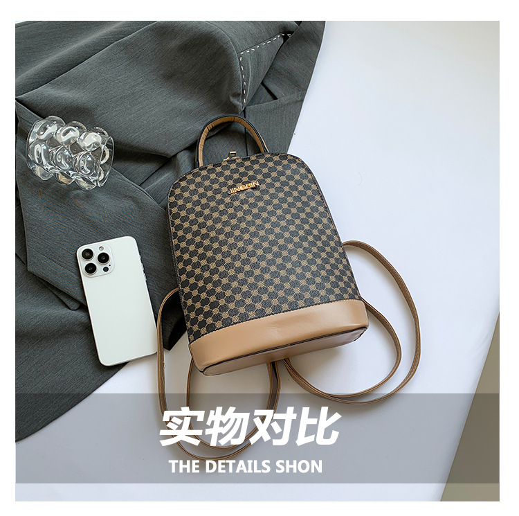 A stylish and trendy casual backpack for the 2024 autumn and winter season, featuring a large-capacity single-shoulder women's retro commuting crossbody bag undefined
