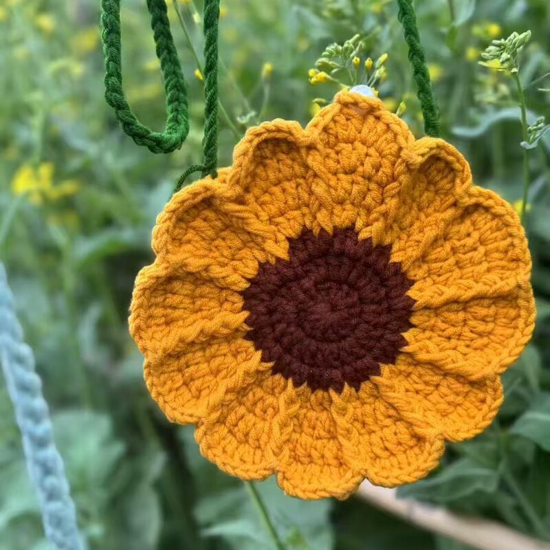 2025 Wool Knitted Bag Fresh Crochet Small Bag Finished Flower Women's Bag Single Shoulder Bag with Contrasting Color Design