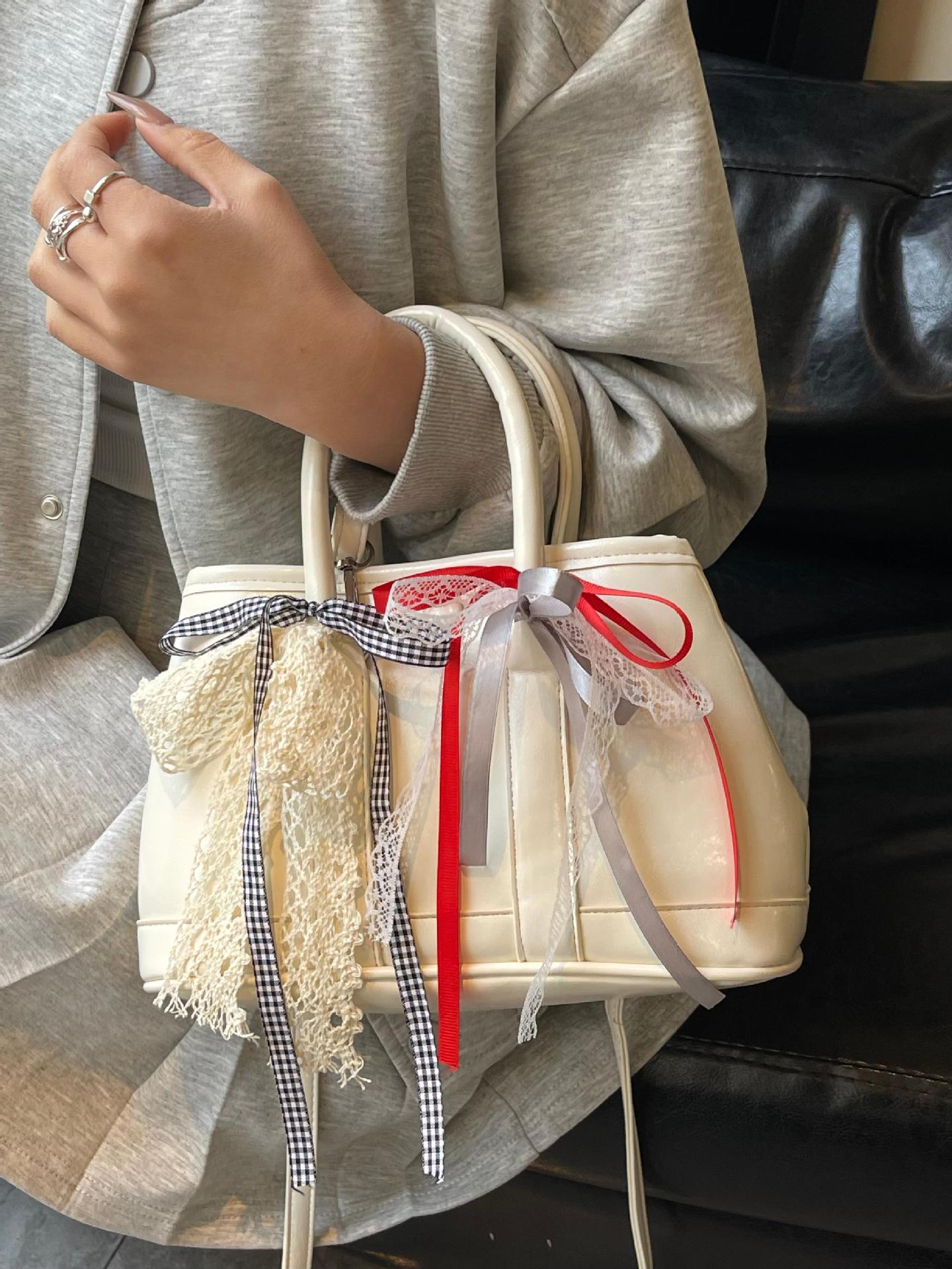 Bolsos de jardín portátiles populares de este año para mujer 2025 nuevos productos bolsos de hombro coreanos de nicho bolsos de cubo de todo fósforo de alta gama