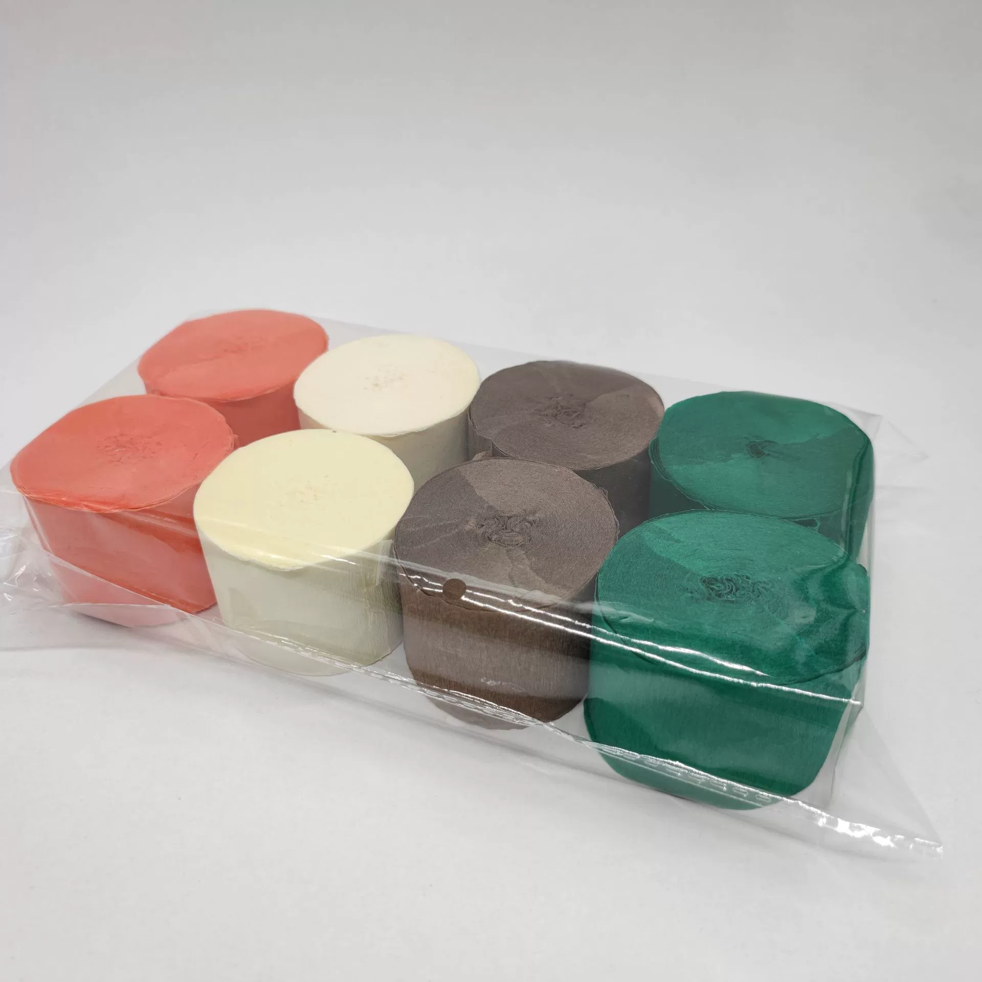 Морщинистые ленты, праздничные праздничные принадлежности, бумага в тон фона, мятая бумага, детская ручная работа