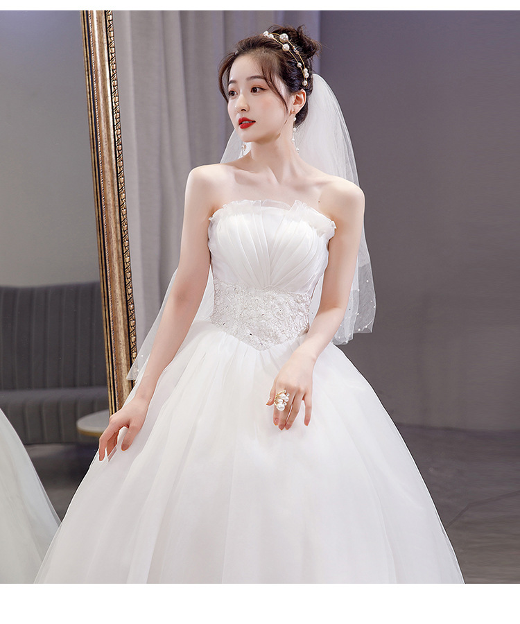 Elegante abito da sposa senza spalline per servizio in foresta_voghion.com