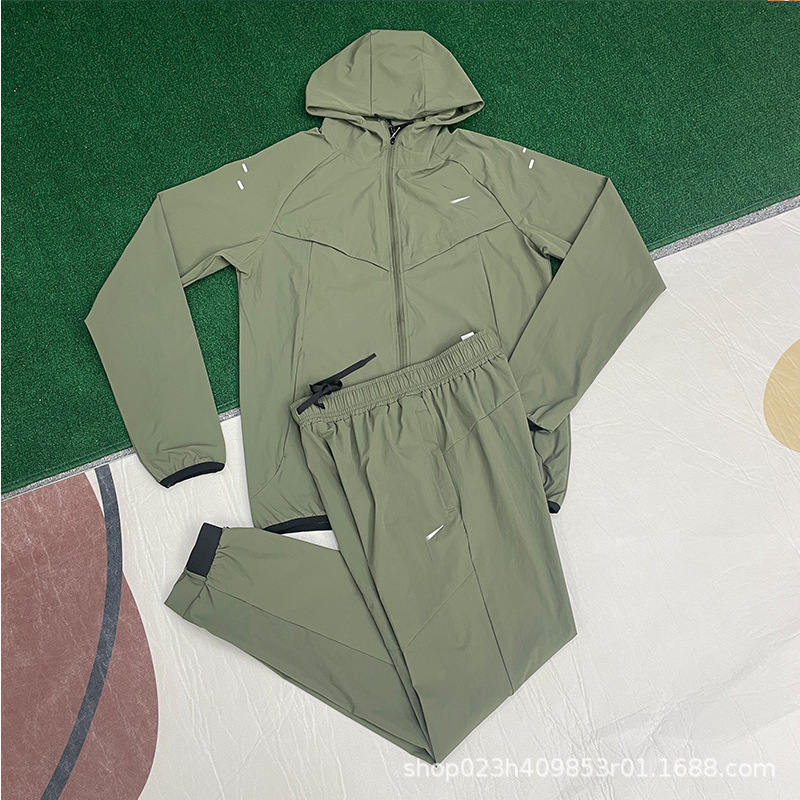 Spring and Autumn Outdoor Suit, Windproof and Water-Repellent Fabric, Breathable, Comfortable, Wear-Resistant and Tear-Resistant, Hooded Design Suitable for Hiking Spring and Autumn Outdoor Suit, Windproof and Water-Repellent Fabric, Breathable, Comfortable, Wear-Resistant and Tear-Resistant, Hooded Design Suitable for Hiking