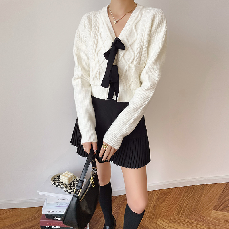 Sweet Double Lace Bow Rhinestone V-Neck Quilted Pattern Short White Wool Knitted Cardigan Top for Women in Autumn Sweet Double Lace Bow Rhinestone V-Neck Quilted Pattern Short White Wool Knitted Cardigan Top for Women in Autumn