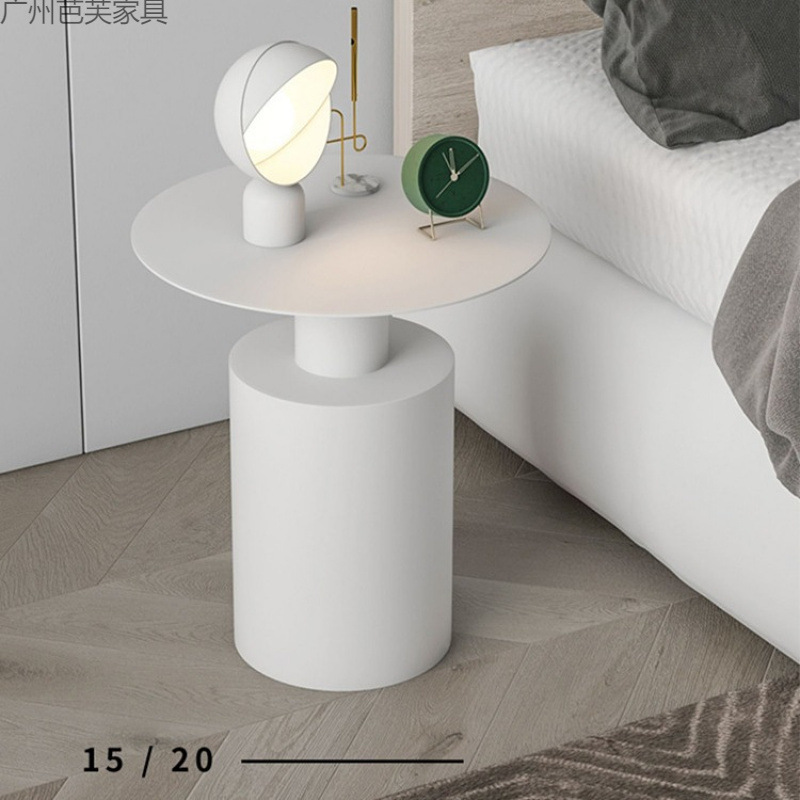 Sofá de estilo nórdico de lujo ligero con varios sofá de esquina de la sala de estar con varios estantes de cabecera de hierro forjado mesa redonda simple mesa de té