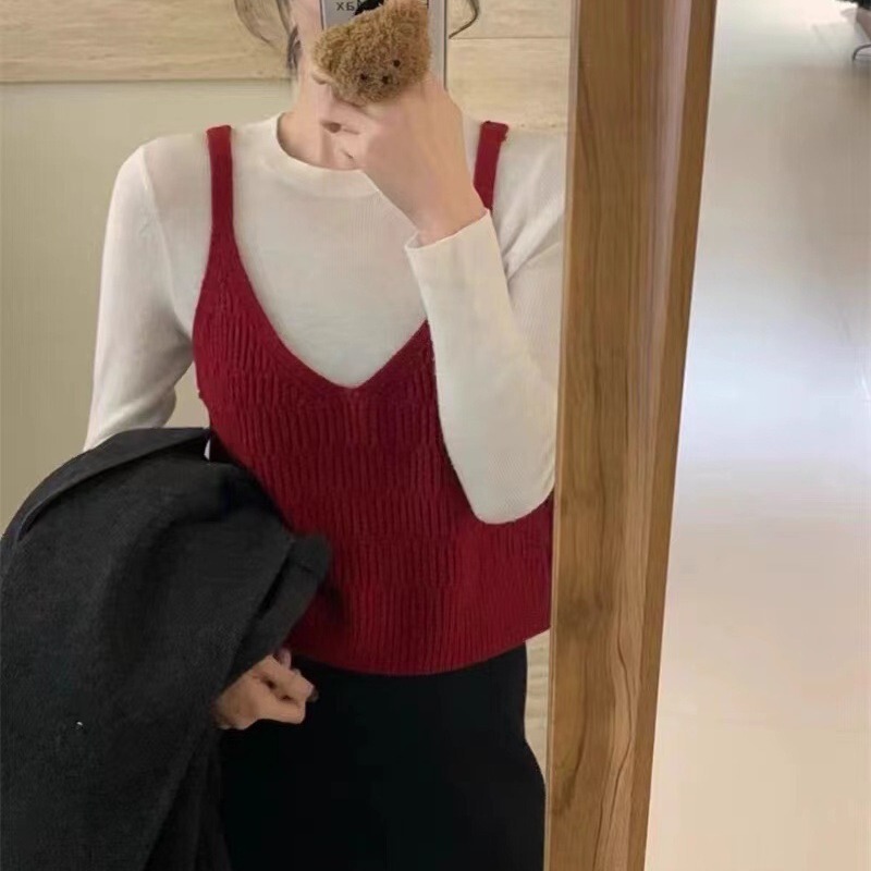 Korean Style Fresh and Youthful V-Neck Knitted Camisole for Women, Suitable for Layering in Spring and Summer, Sleeveless Candy-Colored Inner Top for Petite Figures Korean Style Fresh and Youthful V-Neck Knitted Camisole for Women, Suitable for Layering in Spring and Summer, Sleeveless Candy-Colored Inner Top for Petite Figures