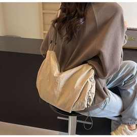 休闲轻便斜挎包包女时尚抽绳单肩包外出通勤女包简约百搭休闲背包