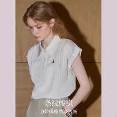 Gejia モールの同じスタイルの女性の 2025 夏ミニマリスト刺繍ポロカラーノースリーブミニマリストシャツ女性用