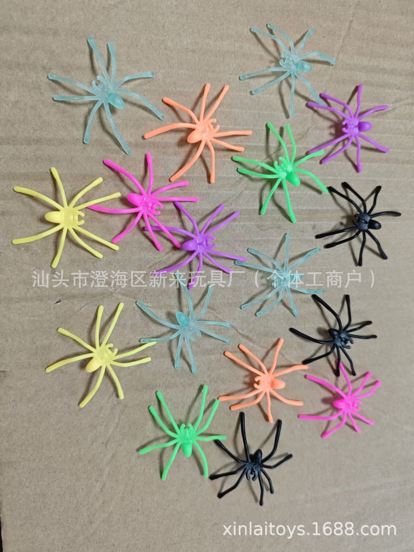 베스트 셀러 컬러 긴 다리 플라스틱 거미 5*4.5CM 하나