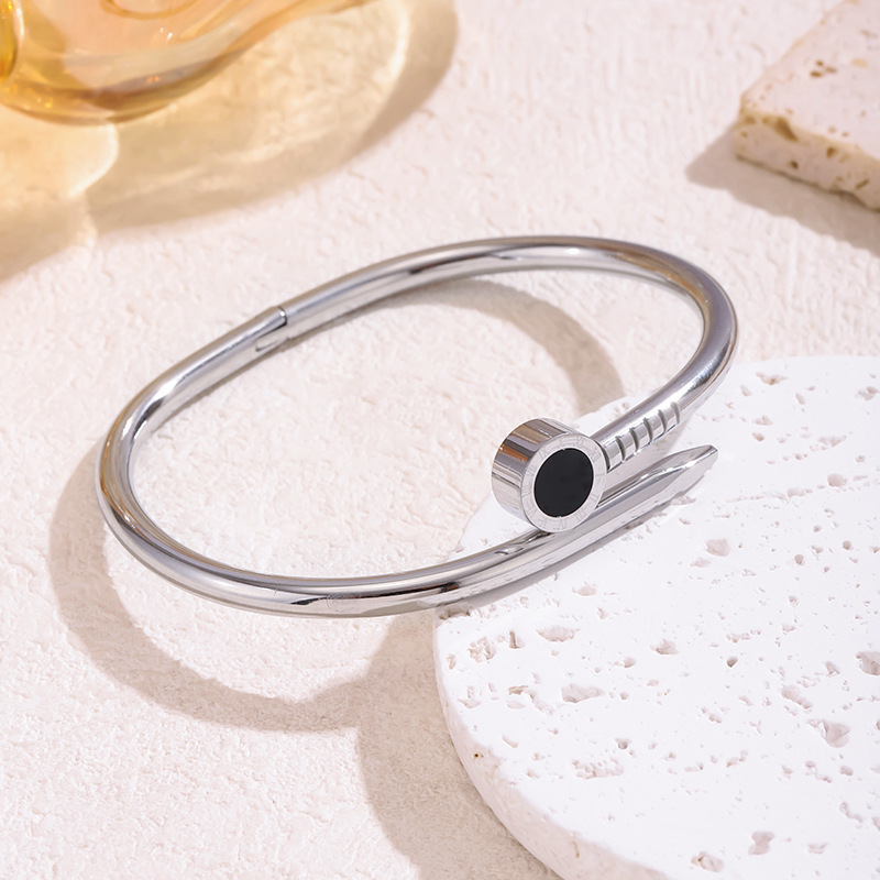 Comercio exterior celebridad de Internet el mismo estilo pulsera de clavo de acero de titanio pulsera abierta de acero inoxidable no se desvanece fabricantes de joyas de mujer al por mayor