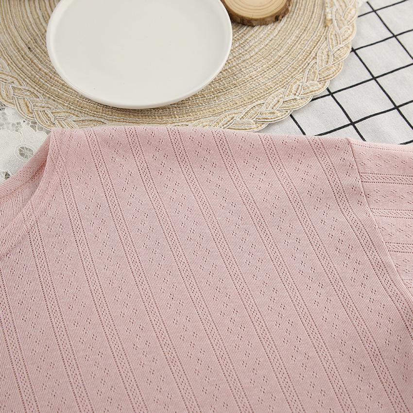 Ensemble pyjama femme composé d'un haut court à manches longues en maille unie et d'un pantalon large._voghion.com