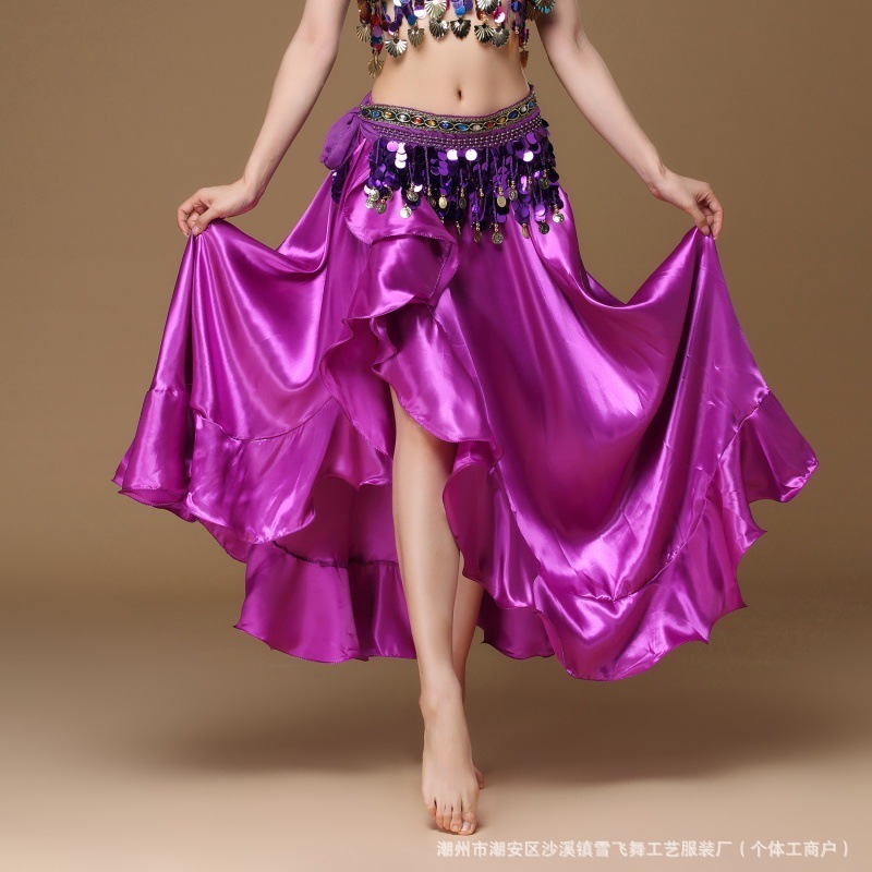 雪の舞う新型のベリーダンスの服装の新型の舞台はインドのダンスの演出服を着てフォークのハスの葉のスカートを開けてセクシーです。|undefined