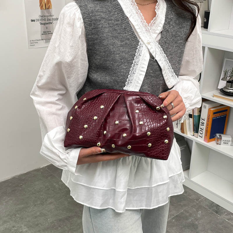 Nueva moda simple versátil de tendencia transfronteriza hombro de un solo clip de brazo de clavos de hongos plegados bolsos de mano bolsos de mujer