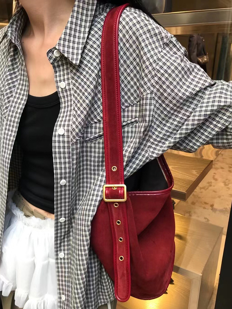 Boucle de ceinture décontractée en daim givré de l'influenceur Instagram, sac à main à bandoulière simple, sac seau, nouveauté 2024_voghion.com