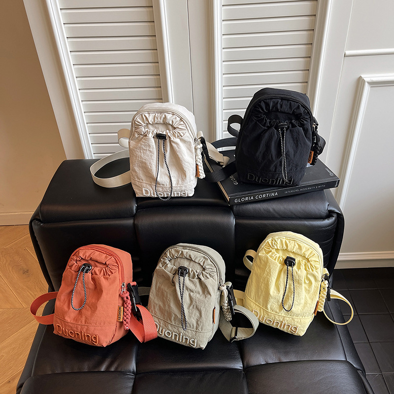 2026 Autumn New Japanese Trend Sports Drawstring Phone Bag Fashion Commuter Outdoor Casual Crossbody Women's Bag 2026 Autumn New Japanese Trend Sports Drawstring Phone Bag Fashion Commuter Outdoor Casual Crossbody Women's Bag