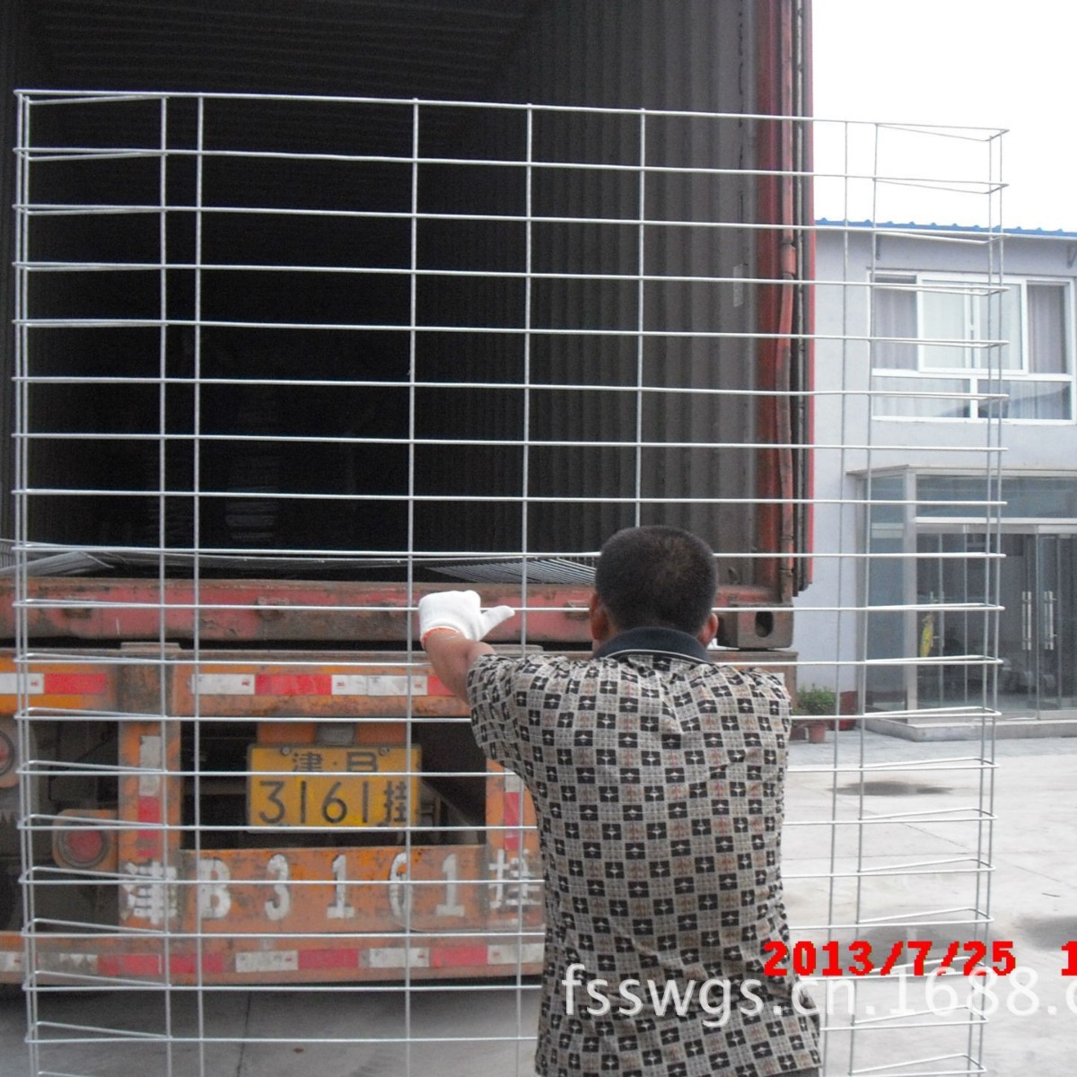 两头三角弯护栏网三道三角湾护栏网外表热镀锌护栏网1.8*2