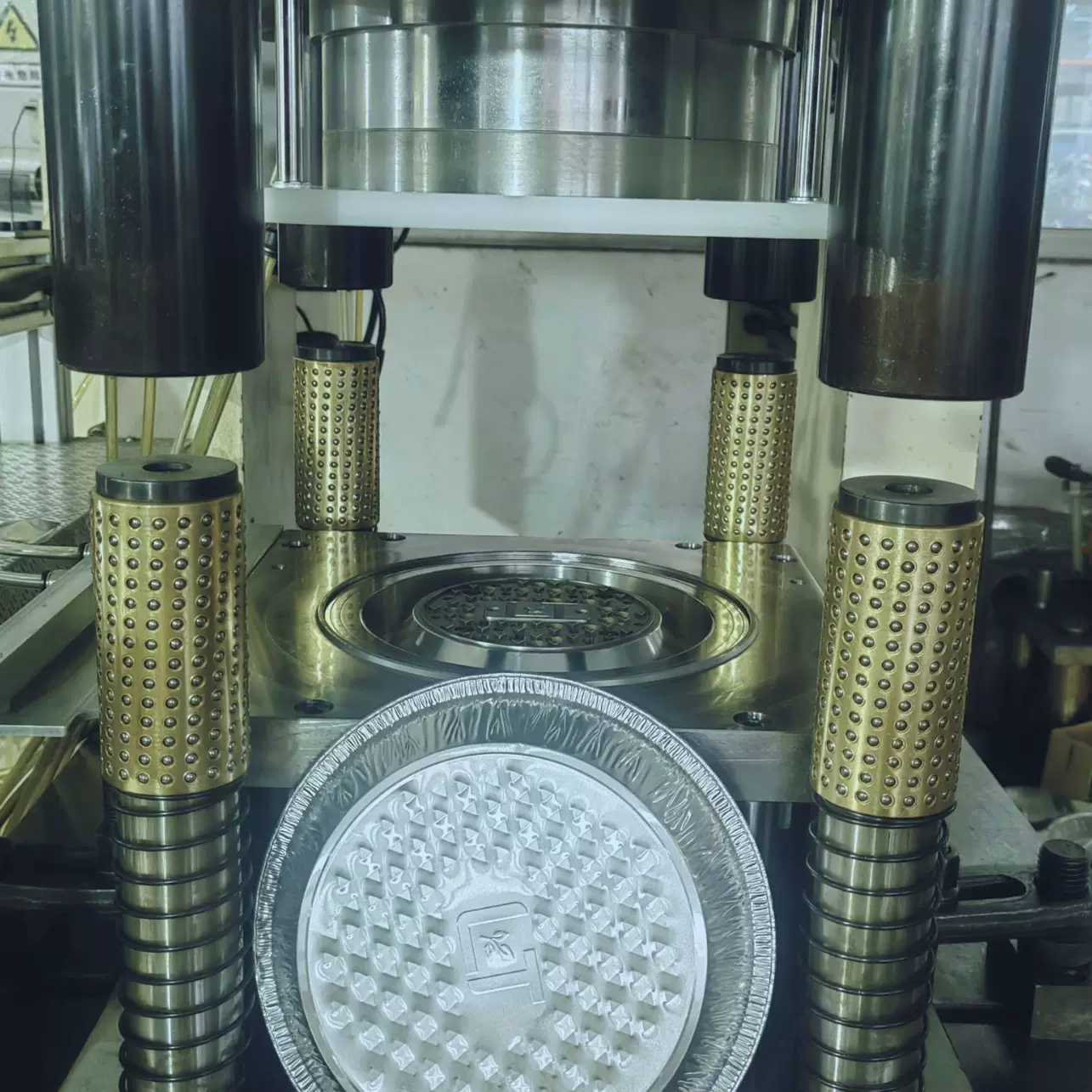 铝箔餐盒模具  铝箔耐高温产品模具  铝箔生产线