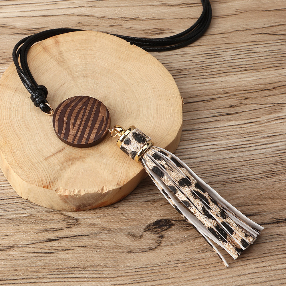 Geometric Wood Women's Necklace display picture 3