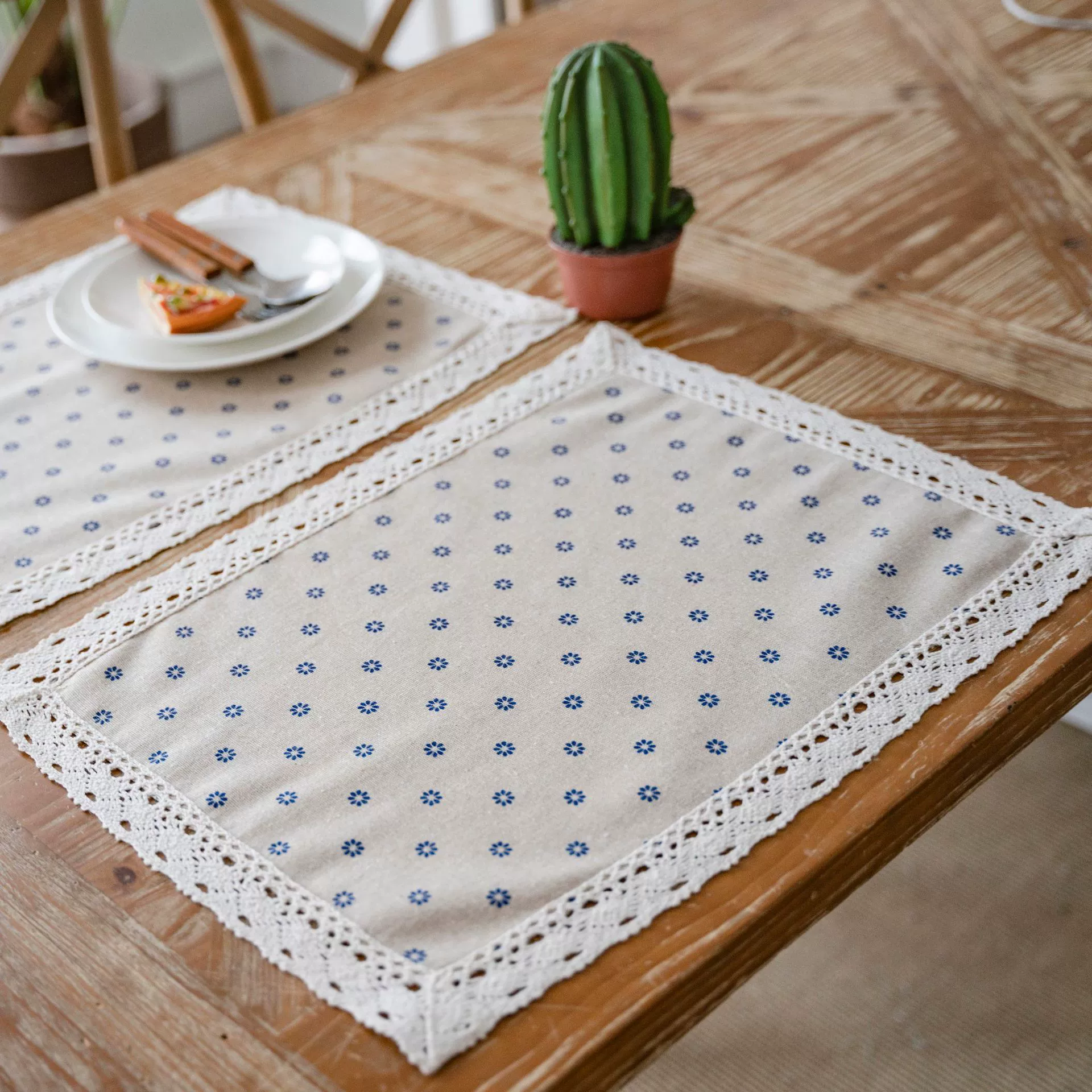 Placemat single-layer decorative lace, round and rectangular, 30/38 cm options, geometric prints