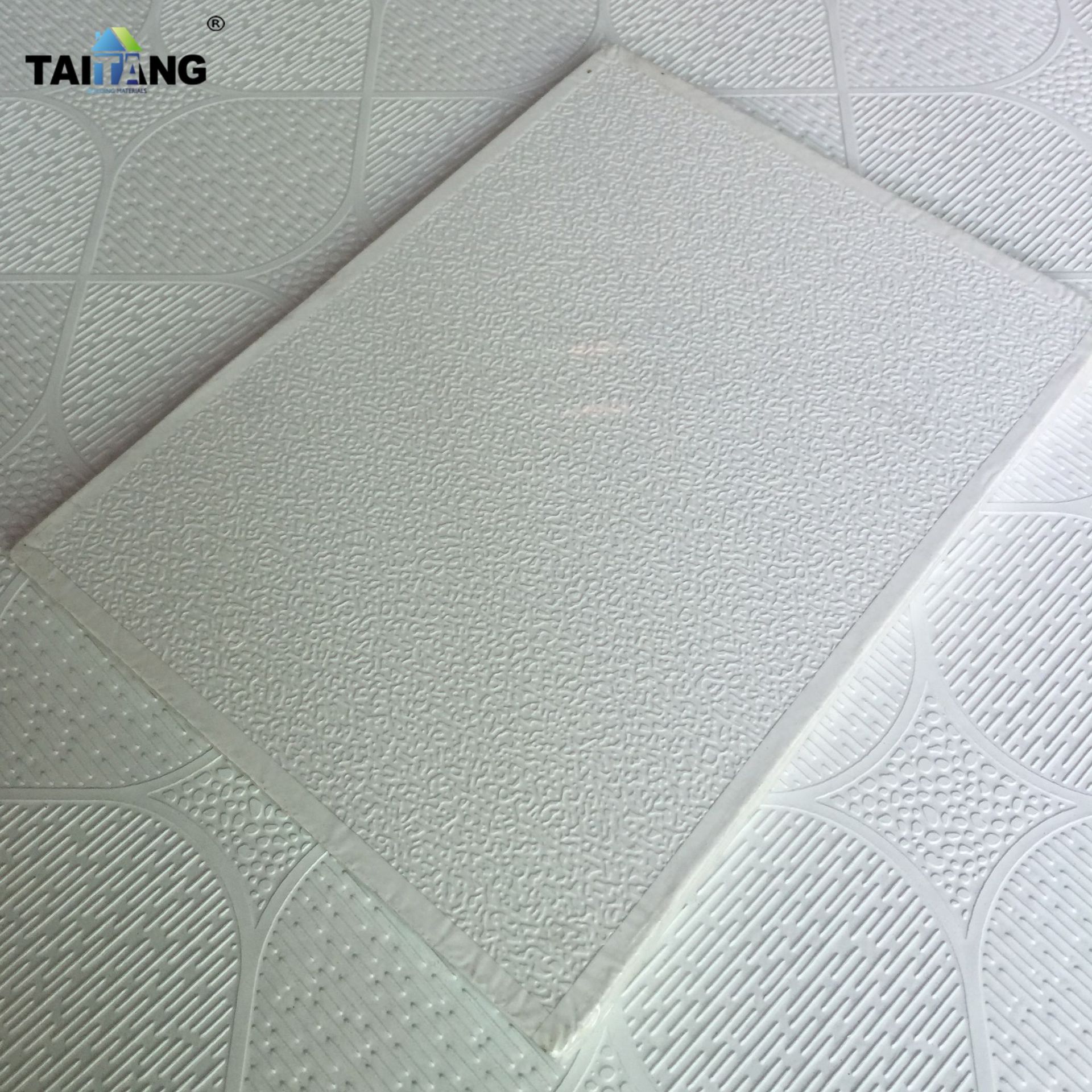 PVC gypsum board fábrica oficina supermercado techo techo de tres placas sin polvo techo yeso