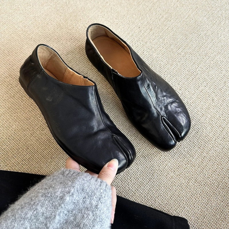 In Stock, Ships Instantly! French Retro Niche Split-Toe Pig's Hoof Shoes, Deep-Cut Flat Shoes for Women, Versatile Mule Leather Shoes In Stock, Ships Instantly! French Retro Niche Split-Toe Pig's Hoof Shoes, Deep-Cut Flat Shoes for Women, Versatile Mule Leather Shoes