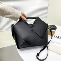 春の新型大容量トートバッグ高級感洋気編みハンドバッグファッション百合潮シングルショルダーバッグ