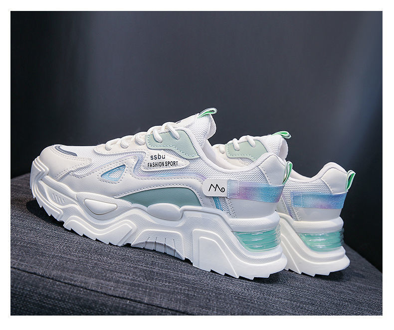 Zapatillas torpe para mujeres 2024 Nuevos zapatos populares de verano versátiles de suela gruesa deportivos casuales zapatos blancos para estudiantes primavera y otoño