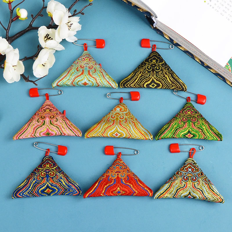 Новая треугольная саше на молнии без швов