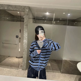 2026秋冬季新款小众火柴人条纹微标宽松收腰针织连帽开衫外套女