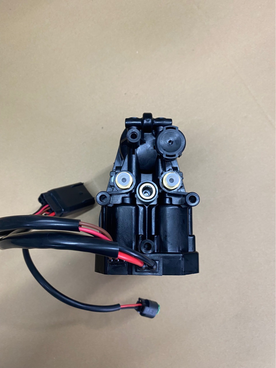Suitable for 12-15 Tesla Model S X Air Pump Shock Absorber Compressor 600640300A