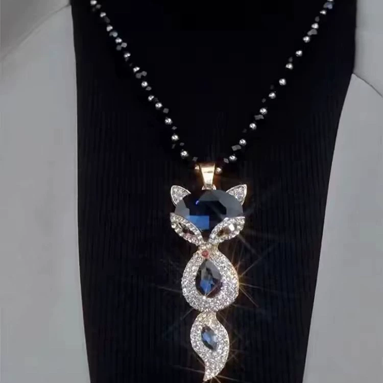 Микро инкрустированные лисы свитера цепи женская мода дикие длинные осенние и зимние аксессуары изысканные ожерелья украшения 2023 новый прилив