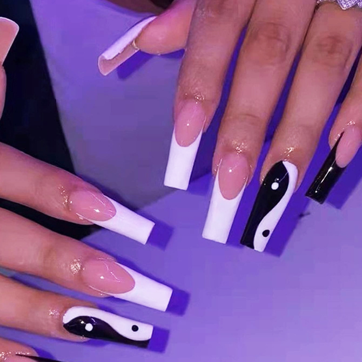 Uñas postizas de estilo francés populares transfronterizas, parches de uñas postizas largas, uñas postizas desmontables terminadas de fábrica.