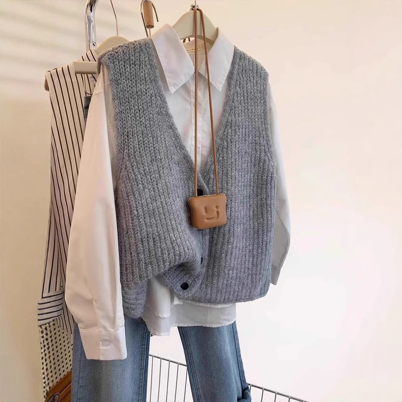 Gray V-Neck Knitted Vest for Women, Spring and Autumn 2026 New Style, Autumn and Winter Outerwear Layering Cardigan Sweater