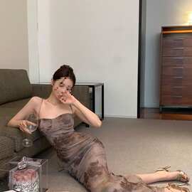 性感扎染吊带连衣裙女夏季辣妹绑带开叉包臀长裙修身显瘦鱼尾裙子