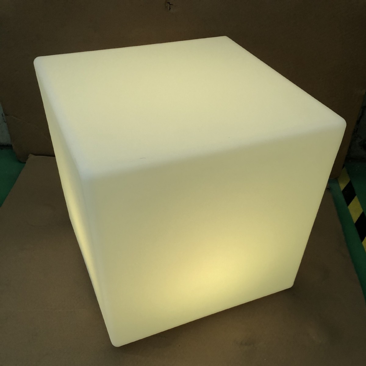 Transfronterizo LED luminoso cubo colorido decoración de lámpara de noche taburete de bar lámpara de mesa lámpara cuadrada iluminación de patio exterior