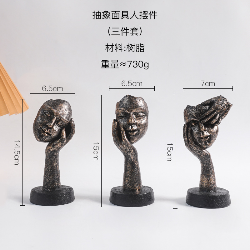 北欧のアイデアの小さいサイズの沈黙は金のカバーの3つの抽象的な樹脂の彫刻で飾られています。|undefined