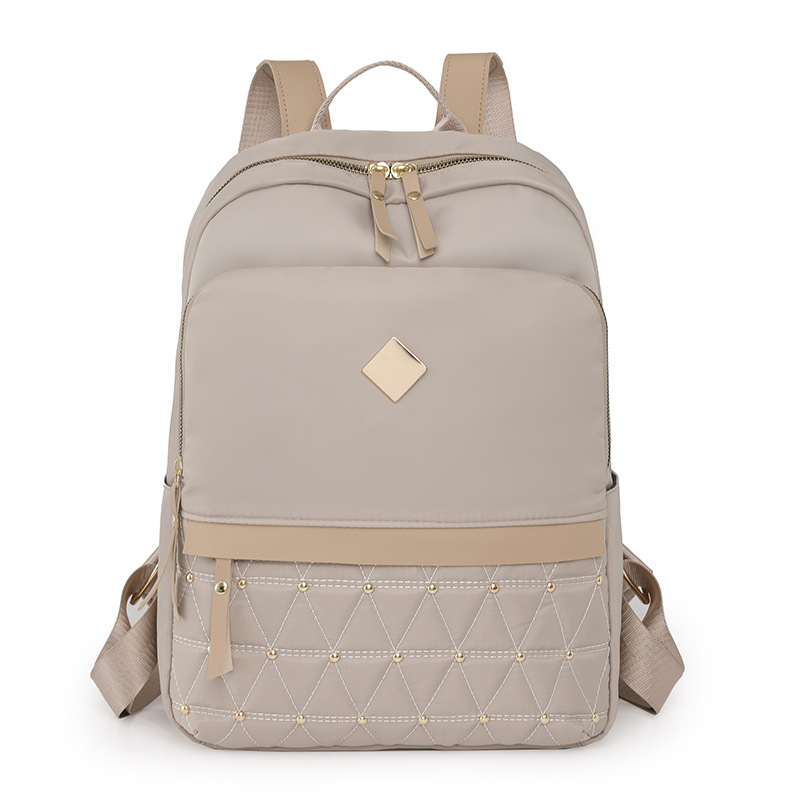 El fabricante emitió 2023 nuevas mochilas de nailon para mujer coreana, bordado de moda, remaches, mochila de viaje, mochila escolar para mujer