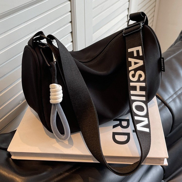 대용량 나일론 캔버스 가방 여성용 2024 신상 패션 숄더백 다용도 와이드 스트랩 크로스백 베개 가방 수납