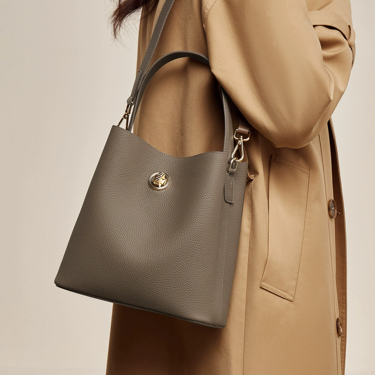 Популярная сумка ведра в этом году 2023 новая летняя кожаная сумка через плечо 2024 ручная сумка на плечо